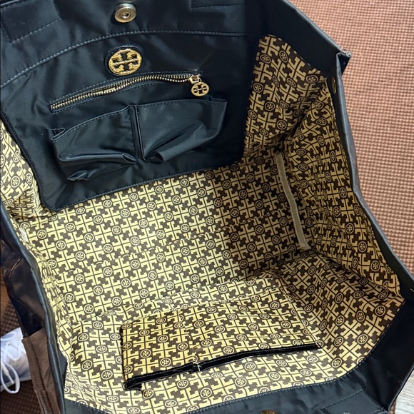 Tory Burch Black Glossy Logo Tote - Picture 6 of 8